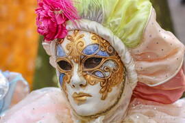 Photo : Tag Regards Masques vénitiens à Martigues - Masque aux lévres d'or