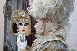 Photo : Tag Regards Masques vénitiens à Martigues - Miroir mon beau miroir.....!