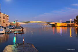 Photo : Tag Les heures bleues - Pont routier basculant en position fermé