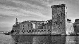 Photo : Paysages en Noir & Blanc - Fort Fanal et la tour du roi René