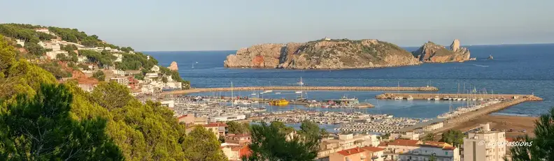 Photo : Carnets de Balades -  Panorama du port d'Estartit