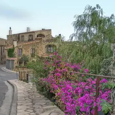 Photo : Espagne la Costa-Brava -  En arrivant dans le Village Medieval de Pals