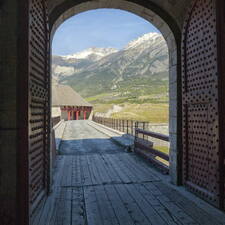 Photo : Carnets de Balades -  En sortant  de la place forte de Mont-Dauphin