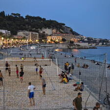 Photo : Carnets de Balades -  Match de volley-ball en nocturne