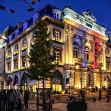 Photo : Region Auvergne Rhone Alpes -  Opéra théâtre Clermont-ferrand le soir.