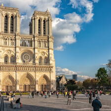 Photo : Région île de France -  Façade de la cathédrale Notre-Dame de Paris 