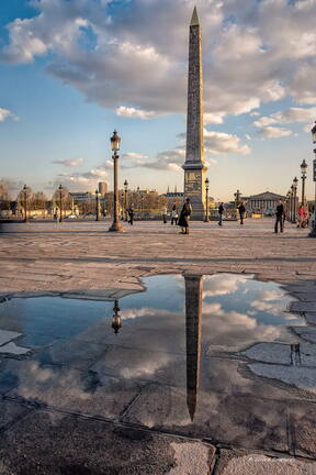 Photo : Carnets de Balades -  Obélisque dans une flaque d'eau