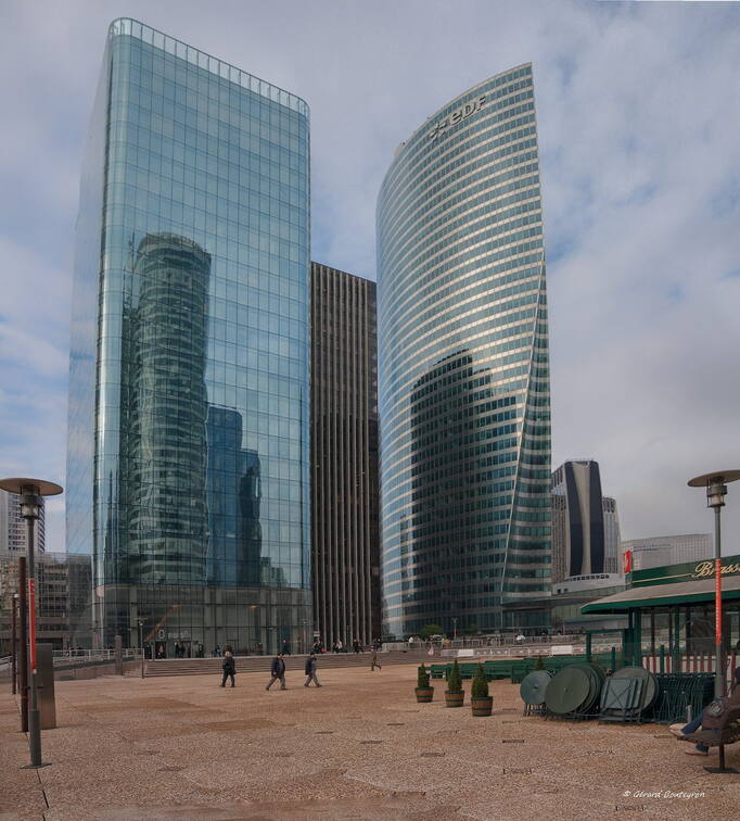 Région île de France - Le parvis de la défense Reflets sur les vitres des tours. | GBopassions Photos