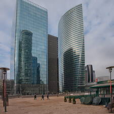 Photo : Carnets de Balades -  Le parvis de la défense