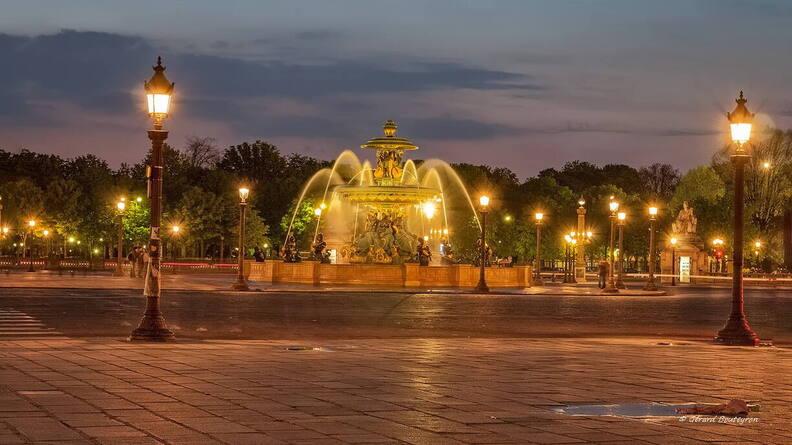 Photo : Carnets de Balades -  La nuit tombe sur la place de la concorde.