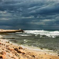 Photo : Martigues en photos -  Carro, seul sur la plage