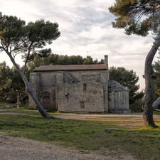 Photo : GBopassions Photos -  La chapelle Saint-Blaise à Saint-Mitre-les-Remparts