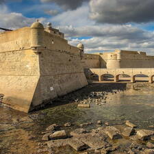 Photo : Martigues en photos -  Martigues Caserne Suffren aussi  nommé
 fort Vauban