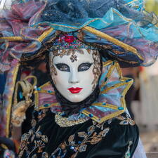 Photo : Martigues en photos -  « T'as d'beaux yeux, tu sais. » 