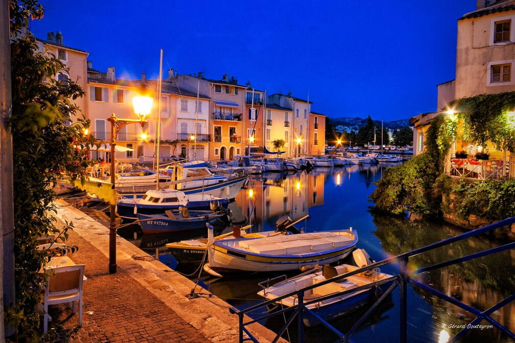 Photo : Tag Les heures bleues - Le miroir aux Oiseaux Un des lieux les plus touristique de Martigues.<br />
Le miroir aux oiseaux relie le canal San Sébastien au Canal Galiffet