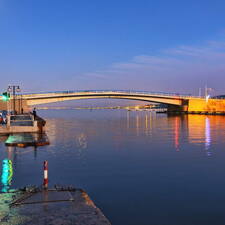 Photo : Les Heures Bleues ou Dorees -  Pont routier basculant en position fermé