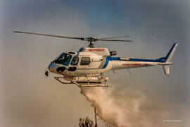 Photo : Martigues en photos -  Hélicoptère bombardier d'eau