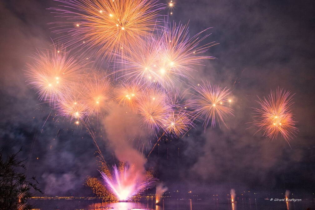 Photo : Martigues en photosSpectacles dans Martigues - Spectacle Pyromélodique A Martigues la fête vénitienne, embrase le ciel le premier week-end du mois de juillet.<br />
(Hors Pandémie !)