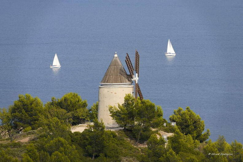 Photo : Martigues en photos -  Moulin à vent de Martigues