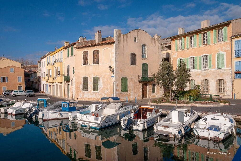 Photo : Photos de la ville de Martigues -  La maison au toit en forme de bicorne.