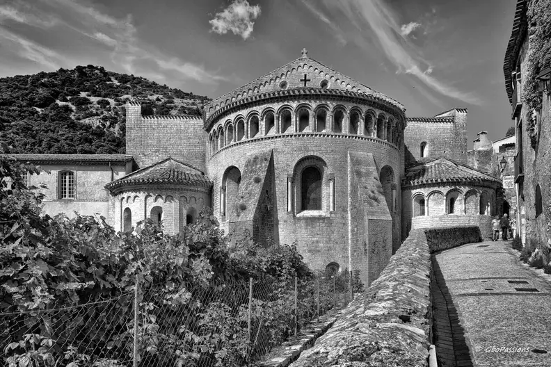 Photo : Paysages en Noir & Blanc -  Abbaye de Gellone a Saint-Guilhem-le-Desert