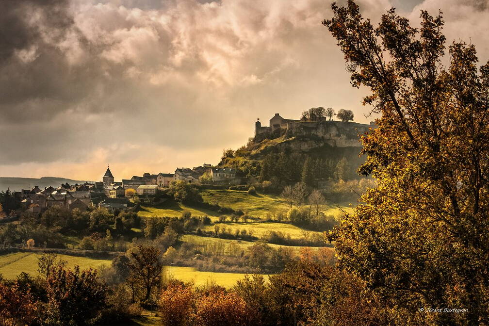 Paysages en couleur - Cité médiévale de Sévérac le château Dans l'Aveyron | GBopassions Photos