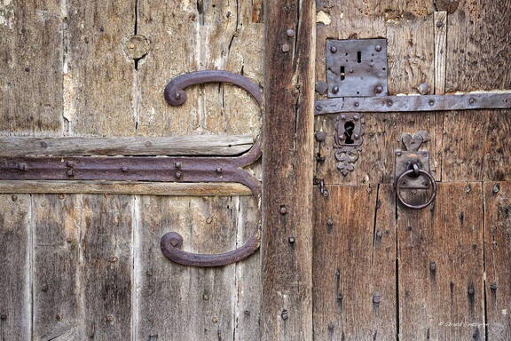 Photo : GBopassions Photos -  Portes de la basilisque notre dame à Orcival