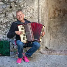 Photo : GBopassions Photos -  Accordeoniste Avignon