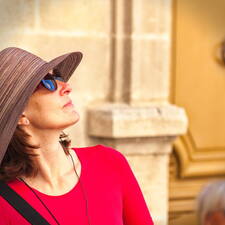 La-Dame-Au-Chapeau-Avignon.jpg