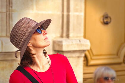 Photo : Avignon Festival et Fête de la musique -  La dame au chapeau