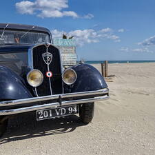 Photo : GBopassions Photos -  Une octogénaire à la plage