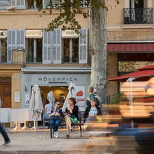 Attente-Bus-Aix-En-Provence.jpg