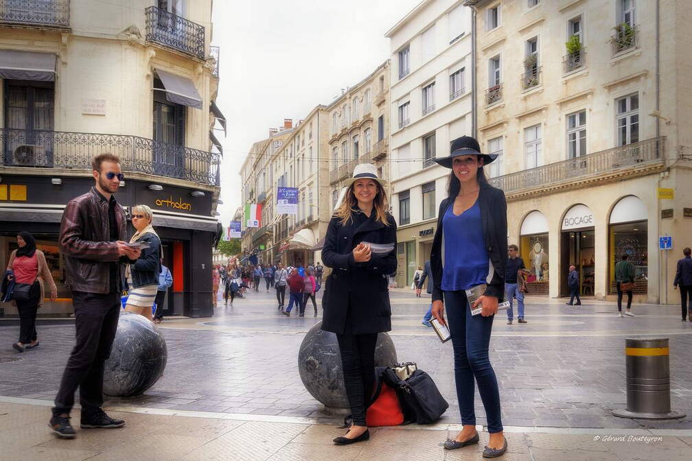 Photo : Sorties ou Ateliers en groupeUne journée à Nimes et à Montpellier - Distribution de Flyer  rue de la loge à Montpellier