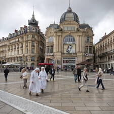 Photo : Une journée à Nimes et à Montpellier -  Religieuses en promenade